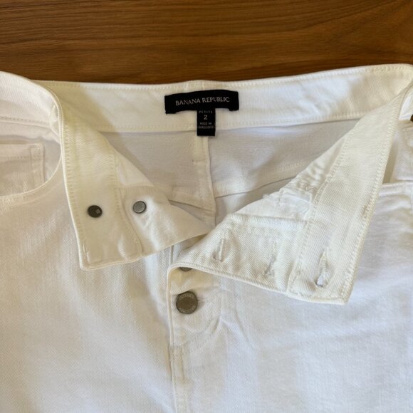 Banana Republic Button-Fly Denim Pencil Skirt, White, Size 2 petite - Picture 4 of 4